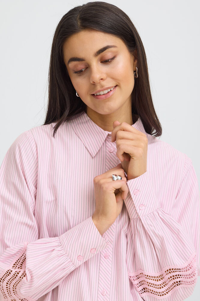Chemisier rayé à détails de dentelle rose Fransa