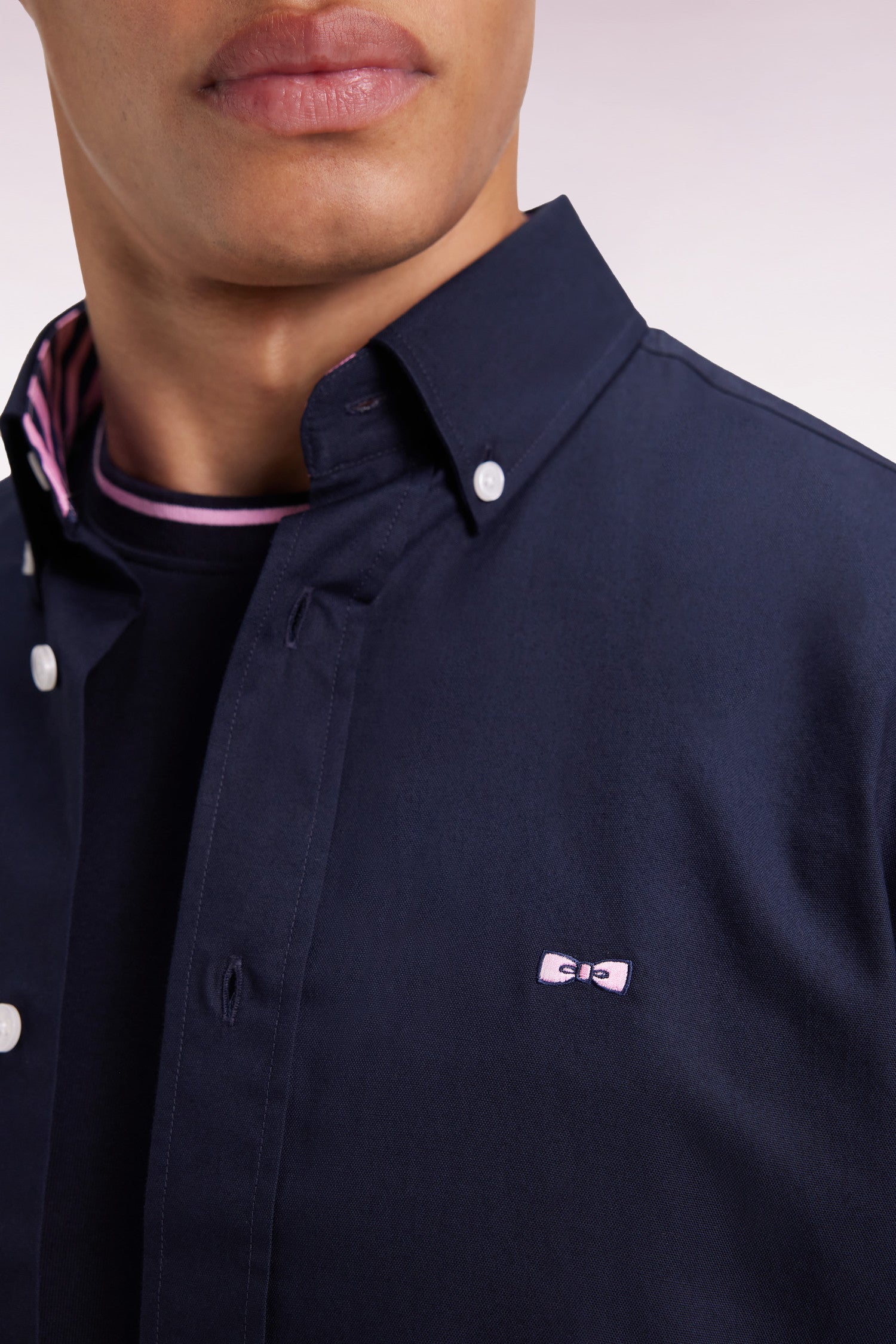 Chemise en coton pinpoint marine broderie 10 dos EDEN PARK