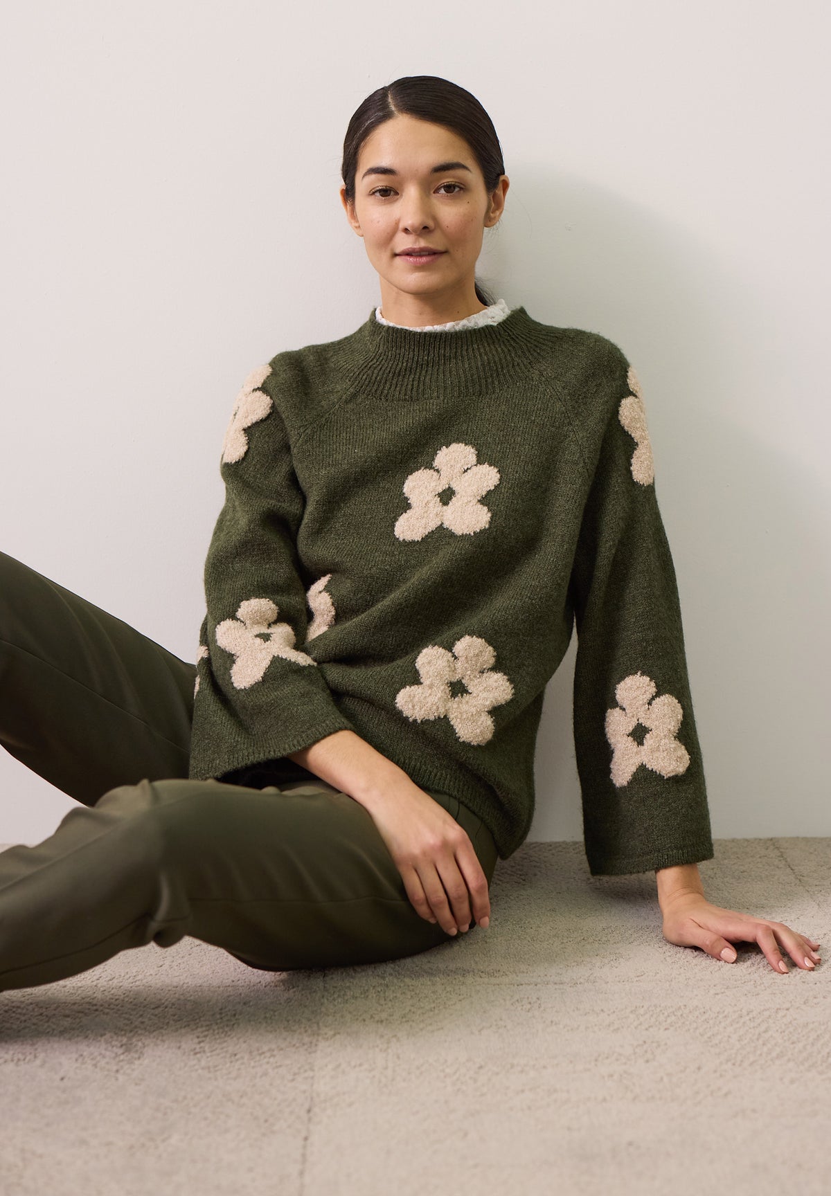 Pull en maille à grands motifs floraux kaki More & More