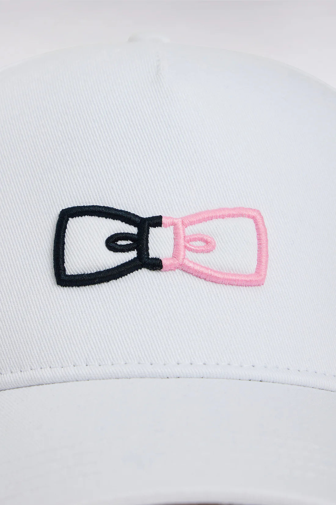Casquette unie en coton blanc broderies bicolores EDEN PARK