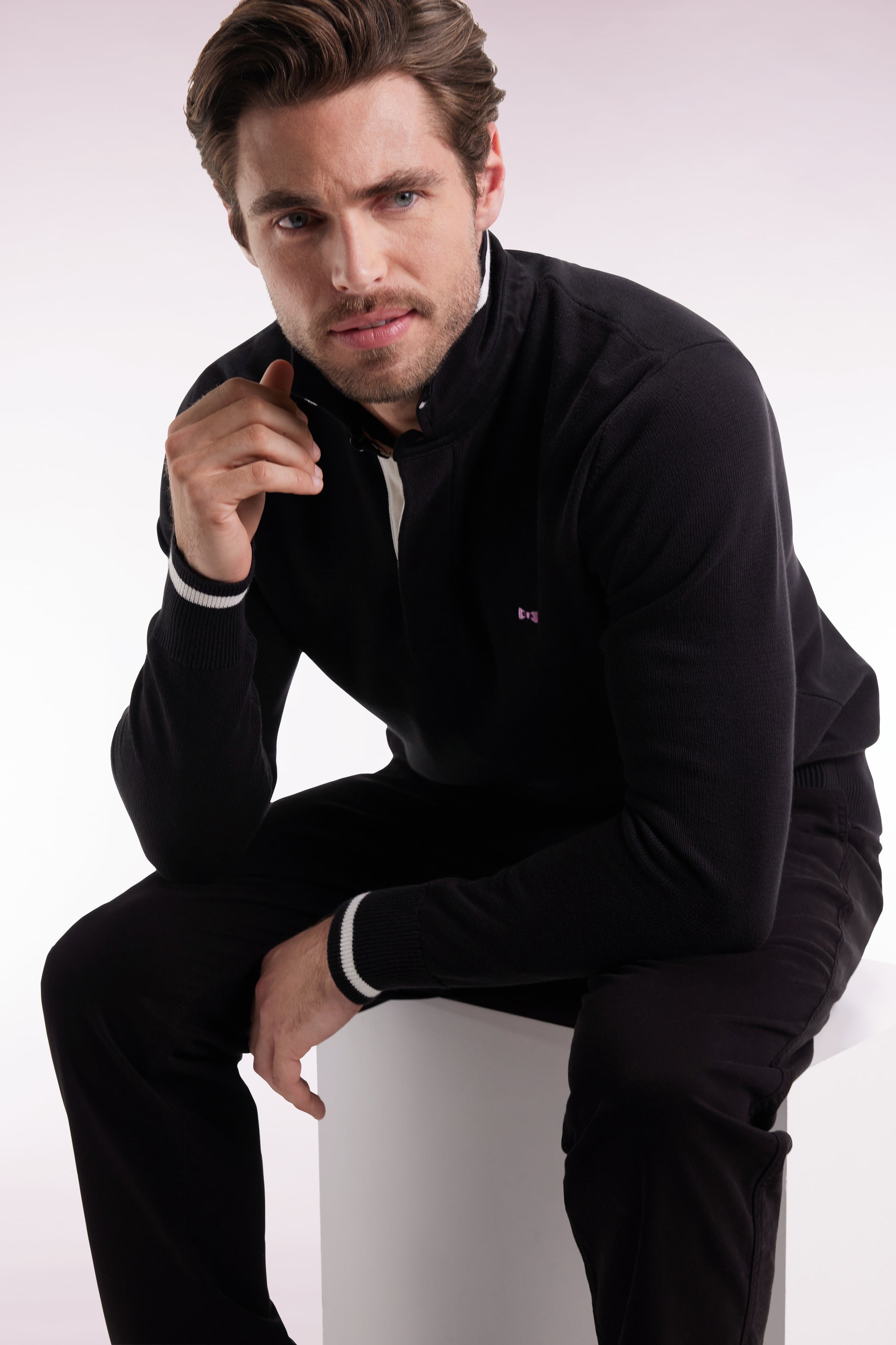 Pull col maillot en coton noir broderie 10 EDEN PARK