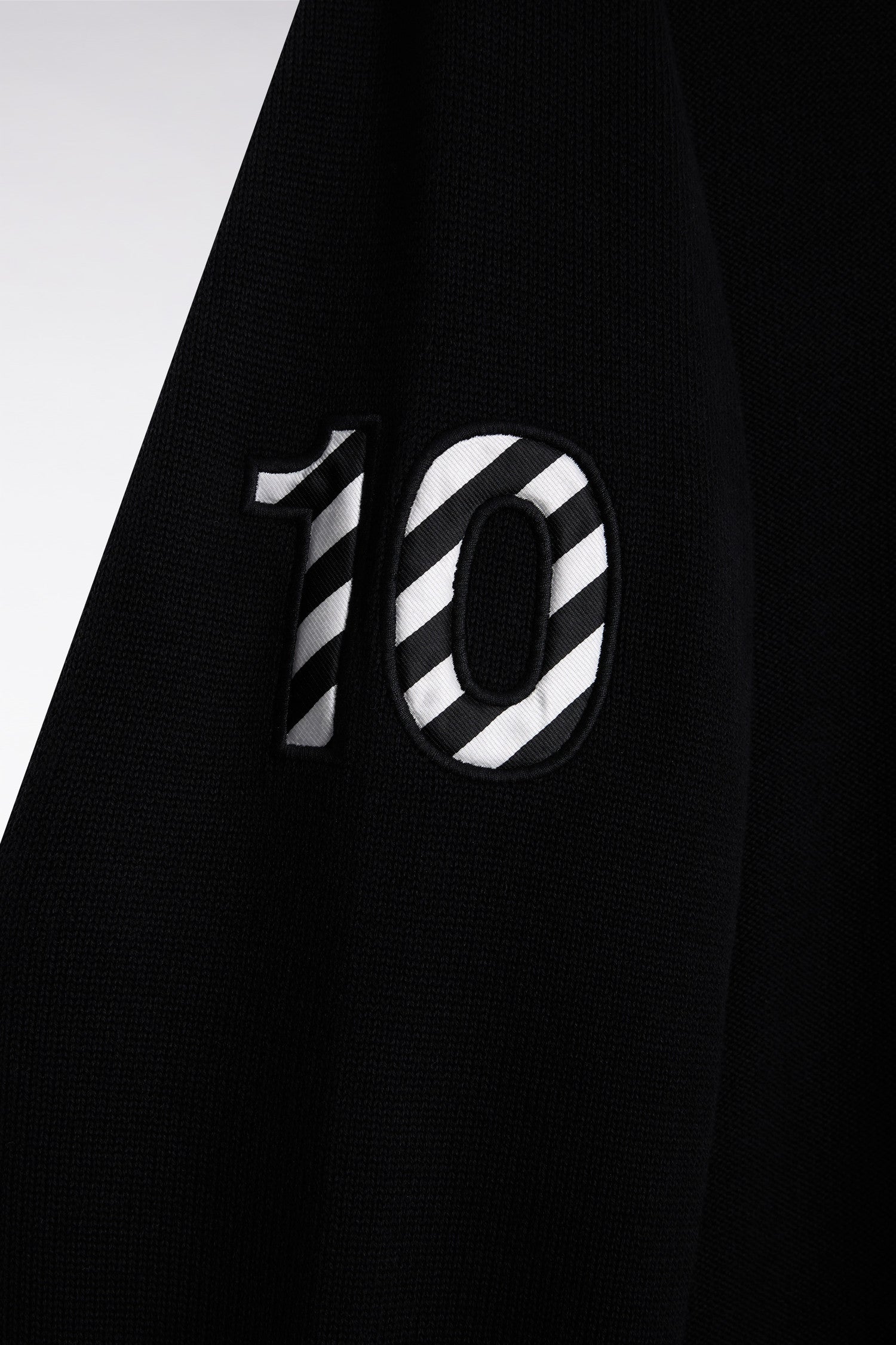Pull col maillot en coton noir broderie 10 EDEN PARK