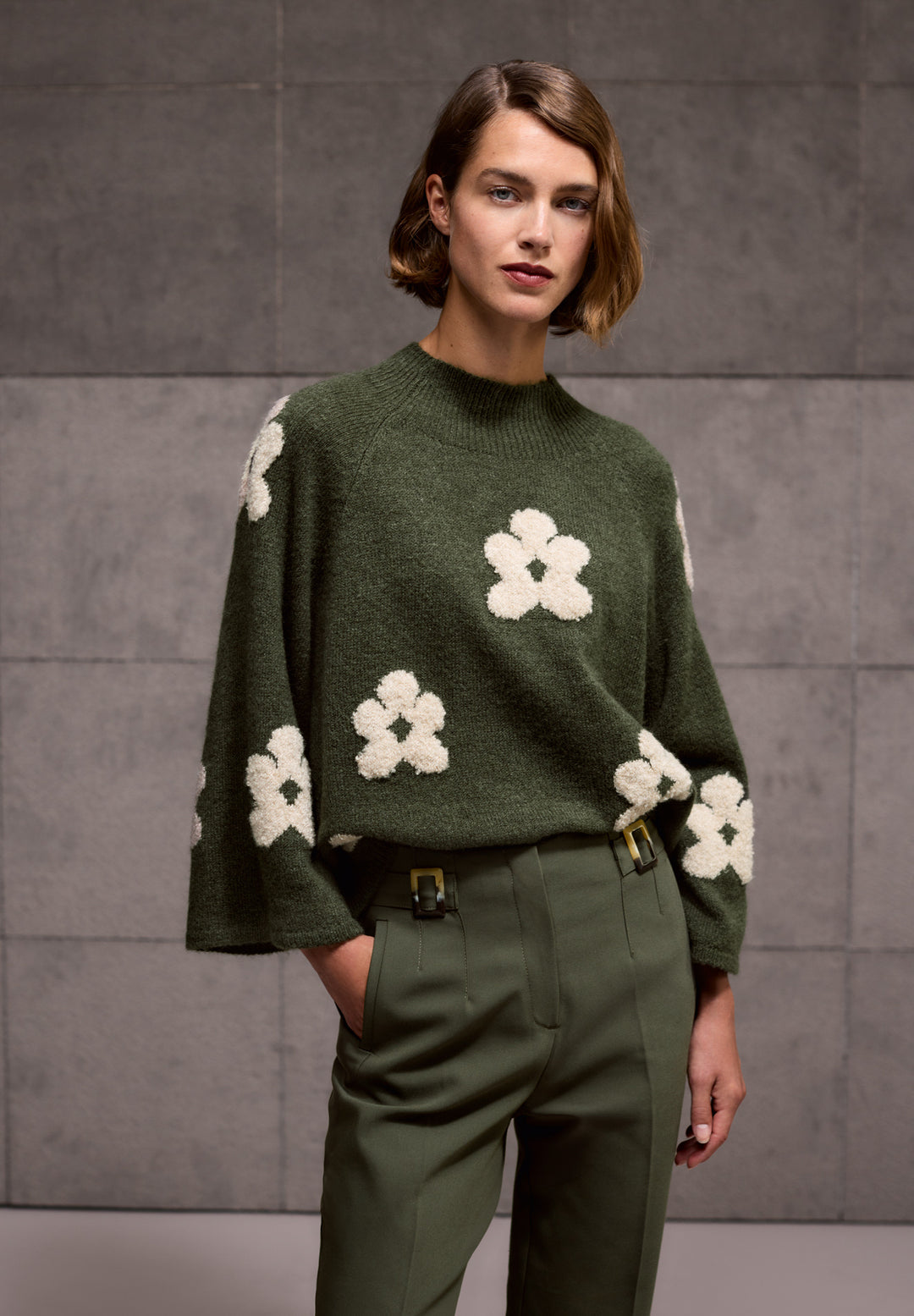 Pull en maille à grands motifs floraux kaki More & More